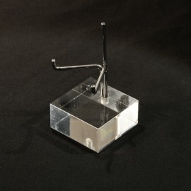 Adjustable pedestal supporting 40x40x20mm