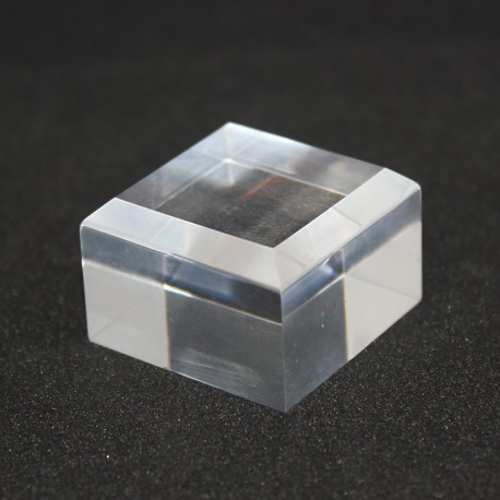 Présentoir Cristal 30x30x20mm socle acrylique angles biseautés 