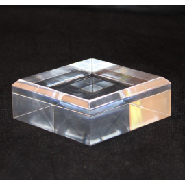 Socle acrylique 60x60x30mm angles biseautés supports pour minéraux