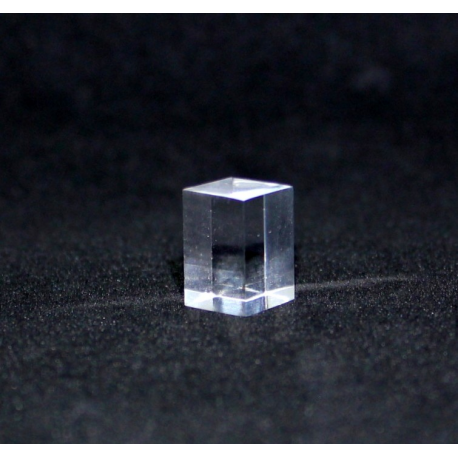 Lot 10 Socles acrylique cube : 10x10x15mm 