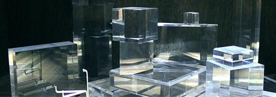 présentoirs Plexis cristal acrylic qualité cristal support vitrine collection